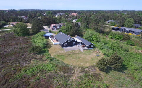 Toralf - 3.5Km from the Sea: Wohngebiet, Haus, Zuhause, Dach, Landschaft, Hütte, Grundstueck, Menschliche Siedlung, Ländliches Gebiet, Einfach
