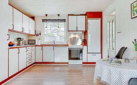 Toralf - 3.5Km from the Sea: Interior Design, Flooring, Holz, Küche, Decke, Fussboden, Major Appliance, Countertop, Zuhause, Küchengerät
