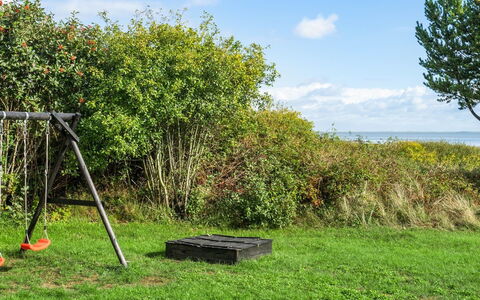 Toralf - 3.5Km from the Sea: Wiese, Garten, Rasen, Gartenmöbel, Park, Außenbank