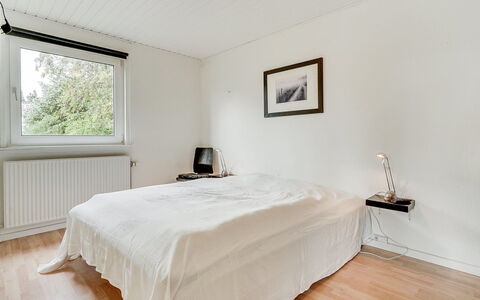 Toralf - 3.5Km from the Sea: Wand, Flooring, Fussboden, Interior Design, Holz, Decke, Schlafzimmer, Bett, Holzboden, Zimmer