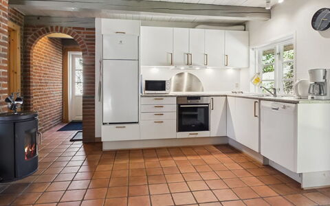 Volmar - 3.5Km from the Sea: Flooring, Küche, Interior Design, Major Appliance, Fussboden, Küchengerät, Decke, Countertop, Haushaltsgerät, Cabinetry