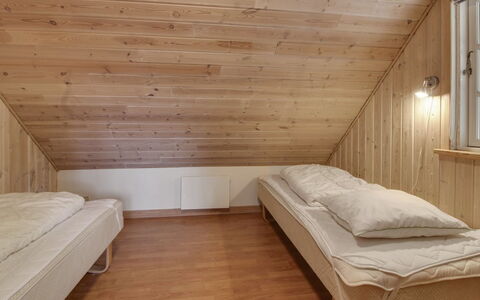 Volmar - 3.5Km from the Sea: Flooring, Fussboden, Holz, Decke, Interior Design, Schlafzimmer, Holzboden, Bett, Zimmer, Beleuchtung