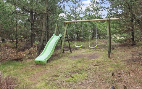 Volmar - 3.5Km from the Sea: Holz, Spielmittel, Spielplatz Rutsche, Garten, Wald, Schatten, Rasen, Schwingen, Rutsche, Boden