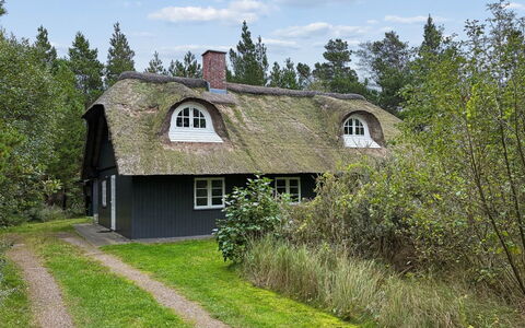 Volmar - 3.5Km from the Sea: Schwimmbad, Gebirge, Eco Hotel, Resort, Estate, Senke, Villa, Landscaping, Ferienort, Hinterhof