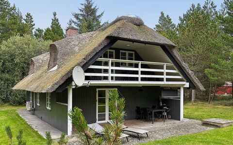 Volmar - 3.5Km from the Sea: Schwimmbad, Gebirge, Eco Hotel, Resort, Estate, Senke, Villa, Landscaping, Ferienort, Hinterhof