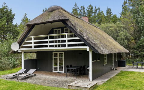 Volmar - 3.5Km from the Sea: Schwimmbad, Gebirge, Eco Hotel, Resort, Estate, Senke, Villa, Landscaping, Ferienort, Hinterhof