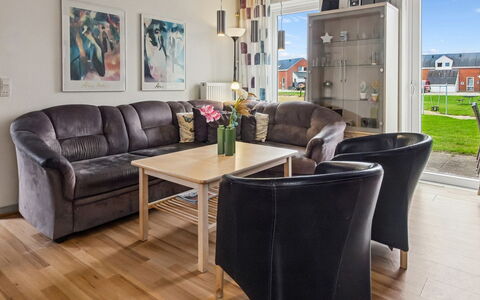 Nilaus - 2.3Km from the Sea: Möbel, Interior Design, Flooring, Fussboden, Couch, Holz, Holzboden, Wohnzimmer, Tabelle, Zimmer