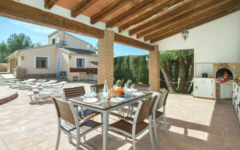 Villa Armonia: Wolke, Himmel, Wasser, Gartenmöbel, Schatten, Tabelle, Tisch Im Freien, Stuhl, Eigentumswohnung, Veranda