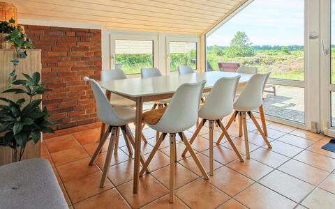 Alfwin - 3Km from the Sea: Möbel, Flooring, Holz, Interior Design, Fussboden, Stuhl, Tabelle, Hartholz, Holzbeize, Holzboden