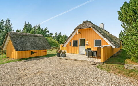 Wale - 3.3Km from the Sea: Flooring, Fussboden, Decke, Interior Design, Countertop, Küche, Cabinetry, Zimmer, Major Appliance, Light Fixture