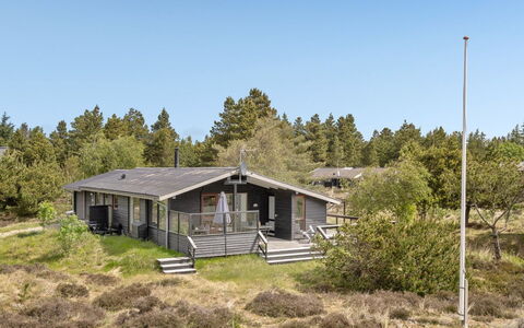 Arjuna - 3.8Km from the Sea: Strauch, Urban Design, Ground, Backstein, Wohnung, Estate, Mauerwerk, Balkon, Landscaping