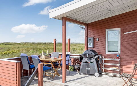 Hermoth - 300M from the Sea: Holz, Tür, Möbel, Deck, Holzbeize, Stuhl, Veranda, Hartholz, Hütte, Gartenmöbel