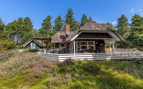 Lin - 2.9Km from the Sea: Dach, Haus, Hütte, Zuhause, Ländliches Gebiet, Veranda, Hütte, Bauernhaus, Blockhaus, Dachdecken