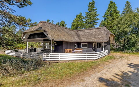 Lin - 2.9Km from the Sea: Holz, Dach, Hütte, Haus, Zuhause, Ländliches Gebiet, Veranda, Schatten, Estate, Bauernhaus