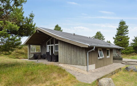 Erlinda - 3.1Km from the Sea: Pflanzengemeinschaft, Sonnenlicht, Krautige Pflanze, Garten, Plantage, Landwirtschaft, Bauernhof
