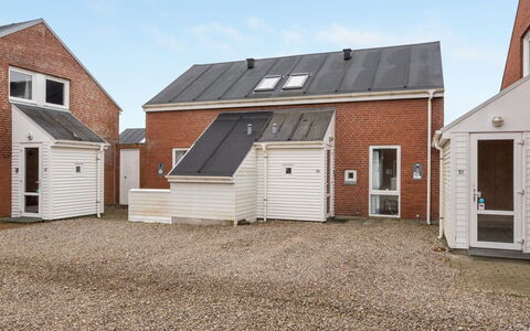 Paula - 2.3Km from the Sea: Dach, Zuhause, Abstellgleis, Schuppen, Auffahrt, Winter, Einfrieren, Daylighting, Schnee, Garage
