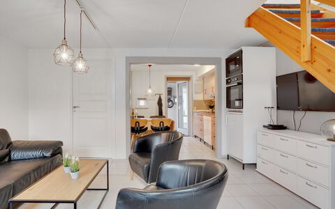 Paula - 2.3Km from the Sea: Möbel, Interior Design, Flooring, Holz, Decke, Couch, Fussboden, Light Fixture, Zimmer, Wohnzimmer