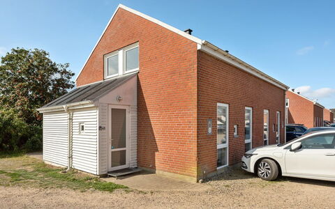 Maylin - 2.3Km from the Sea: Dach, Haus, Grundstueck, Zuhause, Hütte, Estate, Gartenbauten, Schatten, Blockhaus, Landscaping