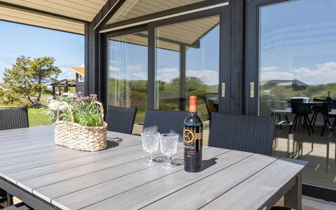 Gubbe - 500M from the Sea: Holz, Möbel, Veranda, Stuhl, Deck, Gartenmöbel, Schatten, Küche & Esszimmer Tisch, Hartholz, Terrasse
