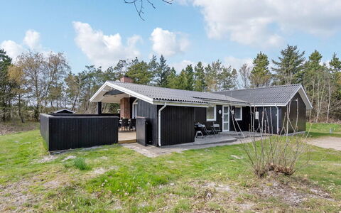 Mikaela - 1Km from the Sea: Gras, Haus, Dach, Zuhause, Hütte, Strauch, Grundstueck, Ländliches Gebiet, Bauernhaus, Ground