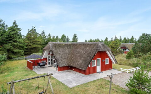 Gunlög - 3.1Km from the Sea: Die Architektur, Dach, Zuhause, Verbundwerkstoff, Daylighting, Abstellgleis, Auffahrt