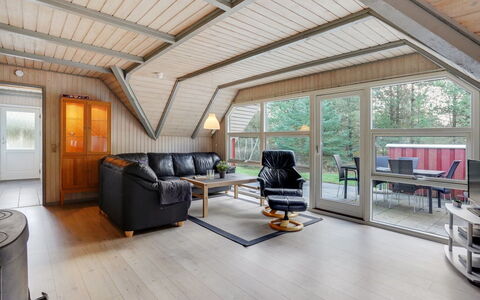 Gunlög - 3.1Km from the Sea: Holz, Decke, Interior Design, Flooring, Möbel, Holzboden, Fussboden, Zuhause, Hartholz, Wohnzimmer
