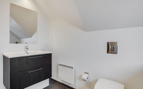 Gunlög - 3.1Km from the Sea: Armatur, Flooring, Badezimmerschrank, Interior Design, Fussboden, Bad Sink, Badezimmer, Zapfhahn, Sinken, Installation