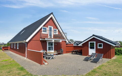 Andor - 500M from the Sea: Strauch, Urban Design, Ground, Backstein, Wohnung, Estate, Mauerwerk, Balkon, Landscaping