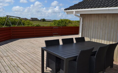 Arnkil - 700M from the Sea: Strauch, Urban Design, Ground, Backstein, Wohnung, Estate, Mauerwerk, Balkon, Landscaping