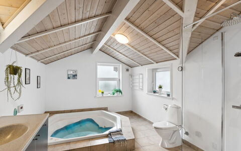 Spurv - 1.8Km from the Sea: Dachdecken, Hütte, Haus, Dach, Zuhause, Bauernhaus, Hütte, Estate, Dorf