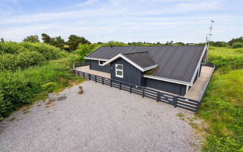 Spurv - 1.8Km from the Sea: Dachdecken, Hütte, Haus, Dach, Zuhause, Bauernhaus, Hütte, Estate, Dorf
