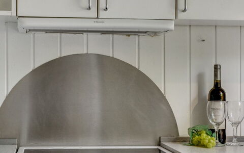 Livni - 3.8Km from the Sea: Küchengerät, Küche, Countertop, Major Appliance, Haushaltsgerät, Light Fixture, Herd, Gasherd, Cabinetry
