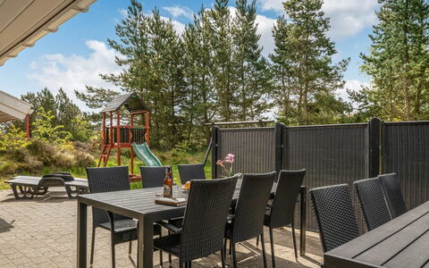 Livni - 3.8Km from the Sea: Möbel, Gartenmöbel, Tabelle, Stuhl, Tisch Im Freien, Küche & Esszimmer Tisch, Schatten, Garten, Landscaping, Kaffetisch