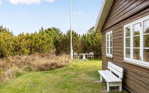 Amaja - 1.9Km from the Sea: Gras, Haus, Zuhause, Dach, Hütte, Grundstueck, Ländliches Gebiet, Abstellgleis, Rasen, Garten