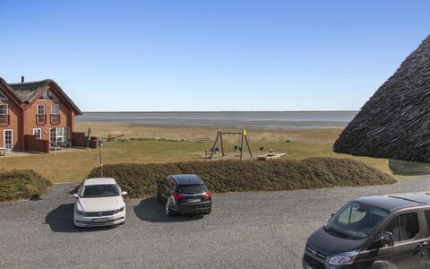 Eda - 3.5Km from the Sea: Strauch, Urban Design, Ground, Backstein, Wohnung, Estate, Mauerwerk, Balkon, Landscaping