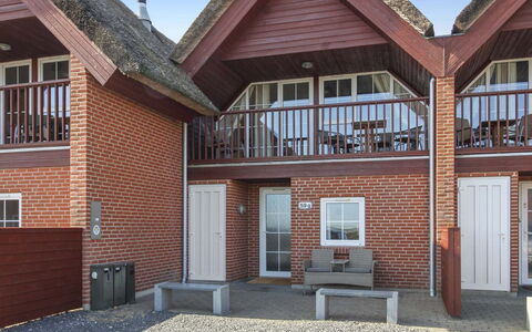 Eda - 3.5Km from the Sea: Strauch, Urban Design, Ground, Backstein, Wohnung, Estate, Mauerwerk, Balkon, Landscaping