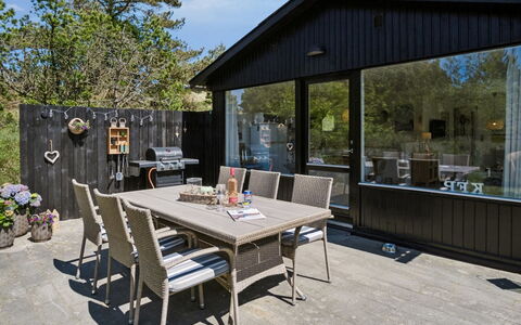 Inga - 1.3Km from the Sea: Holz, Möbel, Tür, Veranda, Schatten, Deck, Hütte, Hartholz, Stuhl, Garten