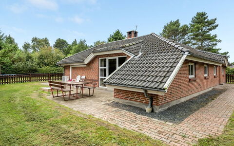 Botulf - 3.8Km from the Sea: Hütte, Zuhause, Haus, Dach, Veranda, Estate, Abstellgleis, Gartenbauten, Bauernhaus, Garten