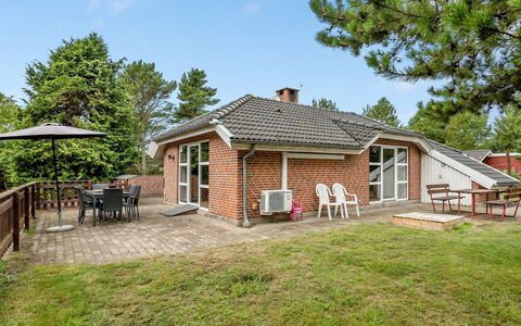 Botulf - 3.8Km from the Sea: Hütte, Zuhause, Haus, Dach, Veranda, Estate, Abstellgleis, Gartenbauten, Bauernhaus, Garten