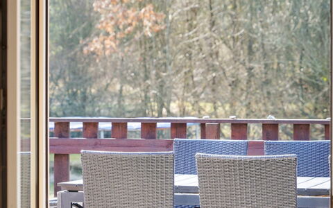 Botulf - 3.8Km from the Sea: Holz, Glas, Stuhl, Hartholz, Holzbeize, Schatten, Eco Hotel, Daylighting, Balkon, Gartenmöbel