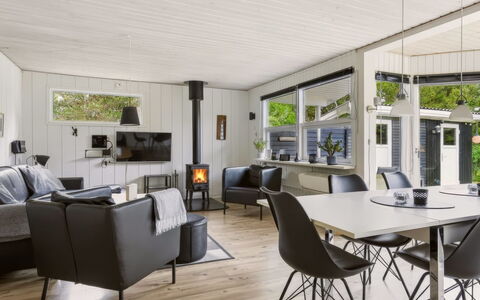 Bogatin - 1Km from the Sea: Holz, Interior Design, Flooring, Decke, Fussboden, Wohnzimmer, Couch, Möbel, Holzboden, Zuhause