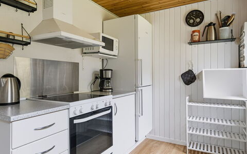 Bogatin - 1Km from the Sea: Flooring, Küche, Holz, Interior Design, Fussboden, Möbel, Küchengerät, Decke, Major Appliance, Holzboden