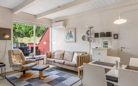 Volmer - 3.9Km from the Sea: Möbel, Interior Design, Flooring, Couch, Fussboden, Wand, Decke, Holz, Wohnzimmer, Zimmer
