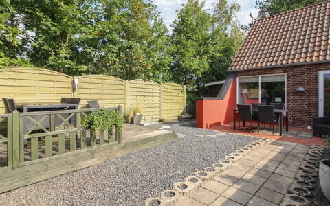 Volmer - 3.9Km from the Sea: Dach, Haus, Zuhause, Hütte, Tür, Abstellgleis, Estate, Rasen, Garten, Veranda