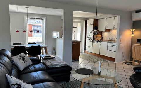 Bosse - 2.3Km from the Sea: Möbel, Interior Design, Flooring, Fussboden, Holz, Decke, Couch, Wohnzimmer, Zimmer, Wohnung