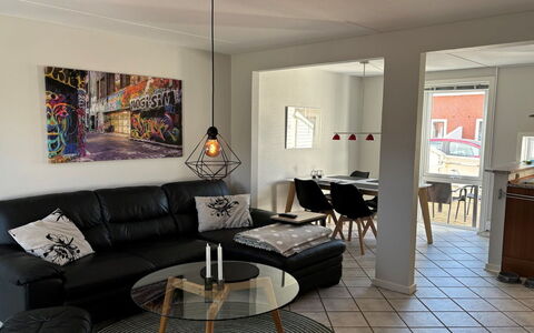 Bosse - 2.3Km from the Sea: Möbel, Interior Design, Flooring, Wand, Fussboden, Couch, Holz, Wohnzimmer, Decke, Zimmer