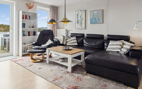 Aappo - 2.3Km from the Sea: Möbel, Interior Design, Flooring, Couch, Fussboden, Holz, Wohnzimmer, Holzboden, Zimmer, Zuhause