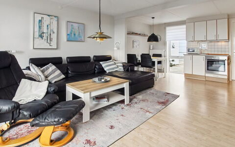Aappo - 2.3Km from the Sea: Möbel, Interior Design, Couch, Flooring, Holz, Wohnzimmer, Decke, Fussboden, Zimmer, Holzboden