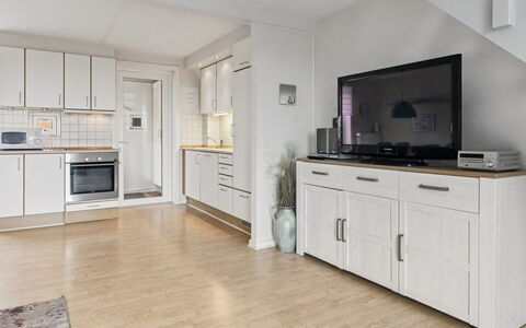 Aappo - 2.3Km from the Sea: Möbel, Flooring, Interior Design, Fussboden, Küche, Holz, Decke, Cabinetry, Zimmer, Couch