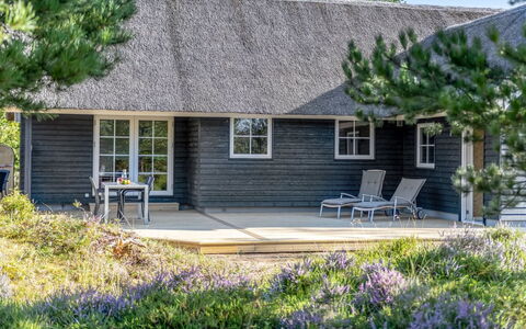 Thorulf - 3.5Km from the Sea: Dachdecken, Hütte, Haus, Dach, Zuhause, Bauernhaus, Hütte, Estate, Dorf